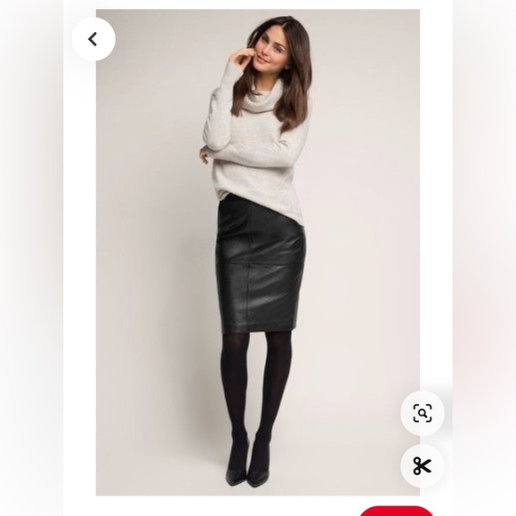 Faux leather skirt~ Lulus size large - Picture 11 of 11